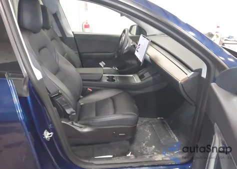 2022 Tesla Model Y Long Range Dual Motor All-Wheel Drive z USA, uszkodzony, nr VIN 7SAYGDEE1NF313449